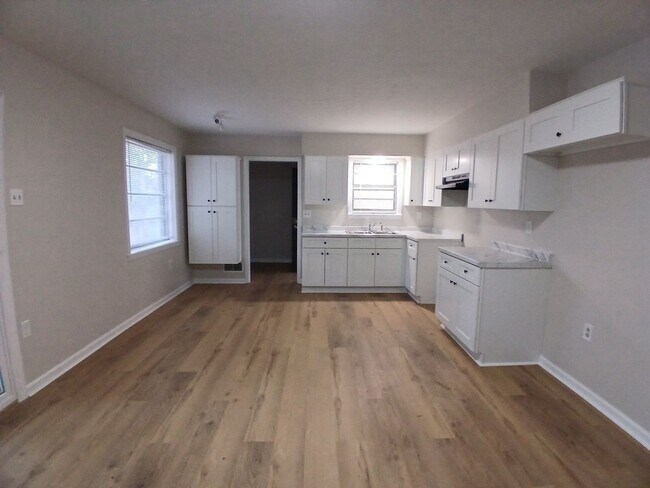 Foto del edificio - Stunning 3 bedroom 1.5 bath home - Open To Section 8