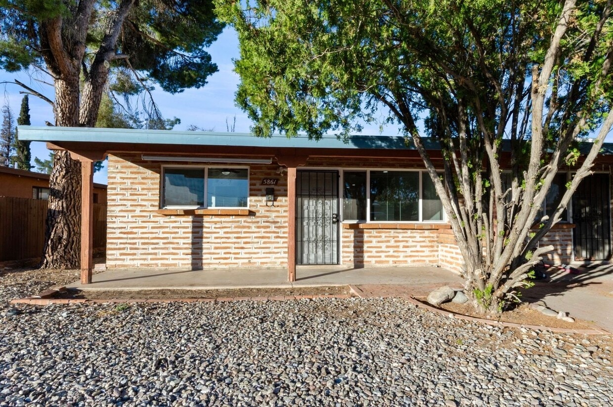 Primary Photo - NEWLY REMODELED HOME NEAR TMC MAIN CAMPUS!