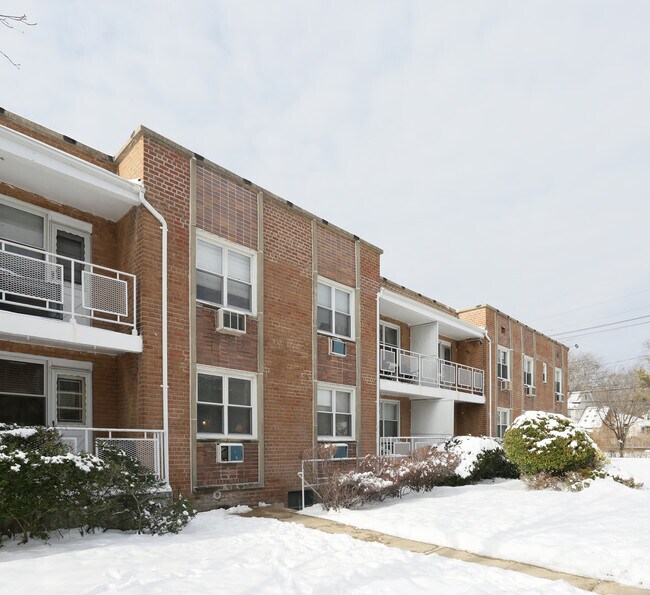 Hampshire House Apartments in Cedarhurst, NY