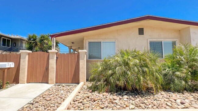 Building Photo - College Duplex