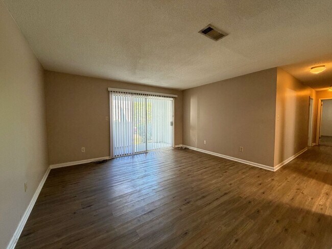 Foto del edificio - Court Square Condominiums, Unit A-104