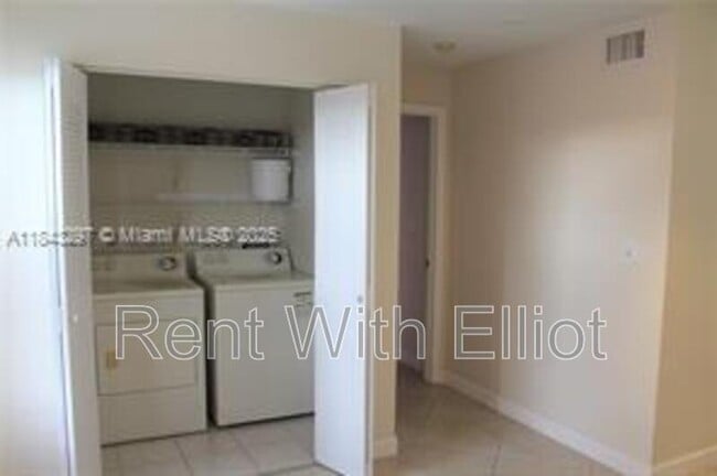 Photo - 2926 S University Dr House