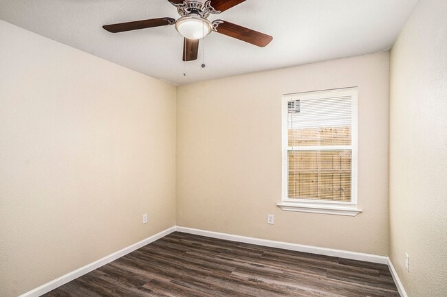 Building Photo - Updated 3/1 with Granite Counter Tops and Refrigerator Included!