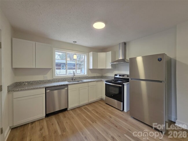 Building Photo - 1407 Sherwood Dr