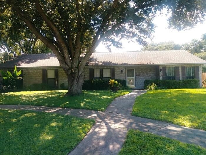 Primary Photo - 2217 Misty Ridge Lane , Valrico , FL , 33594
