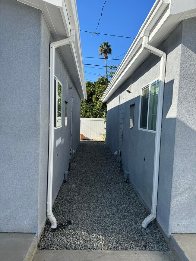 Foto del edificio - 612 S Van Ness Ave