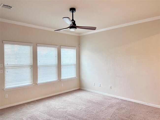 Building Photo - 260 Chickadee Ln