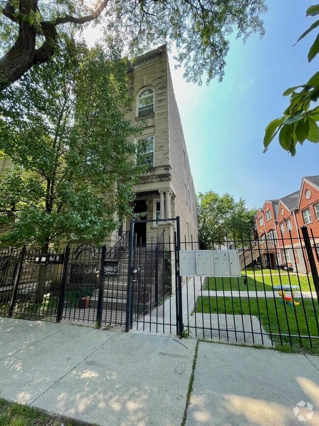 Building Photo - 2615 W Potomac Ave