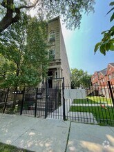 Building Photo - 2615 W Potomac Ave