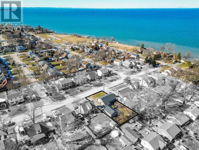 Building Photo - 70 Stewart St