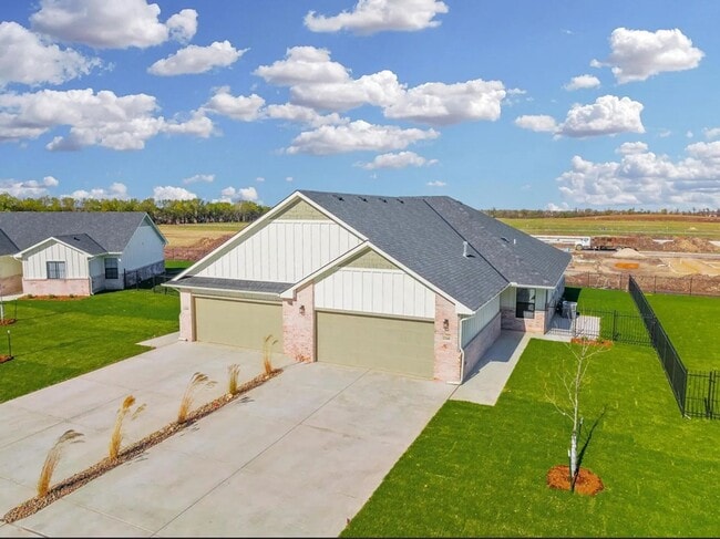 Building Photo - 2436 Pronghorn St