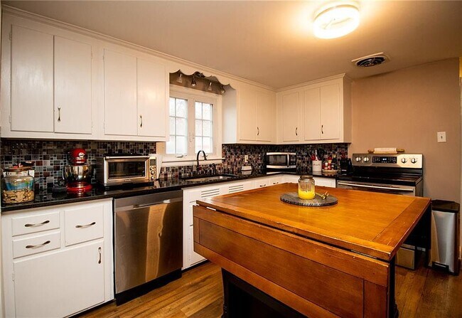 Foto del edificio - 112 Mason Ave