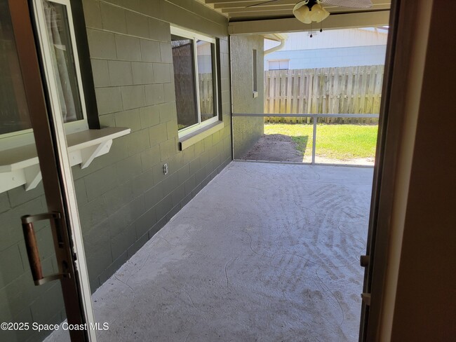 Foto del edificio - 245 Harbour Dr E