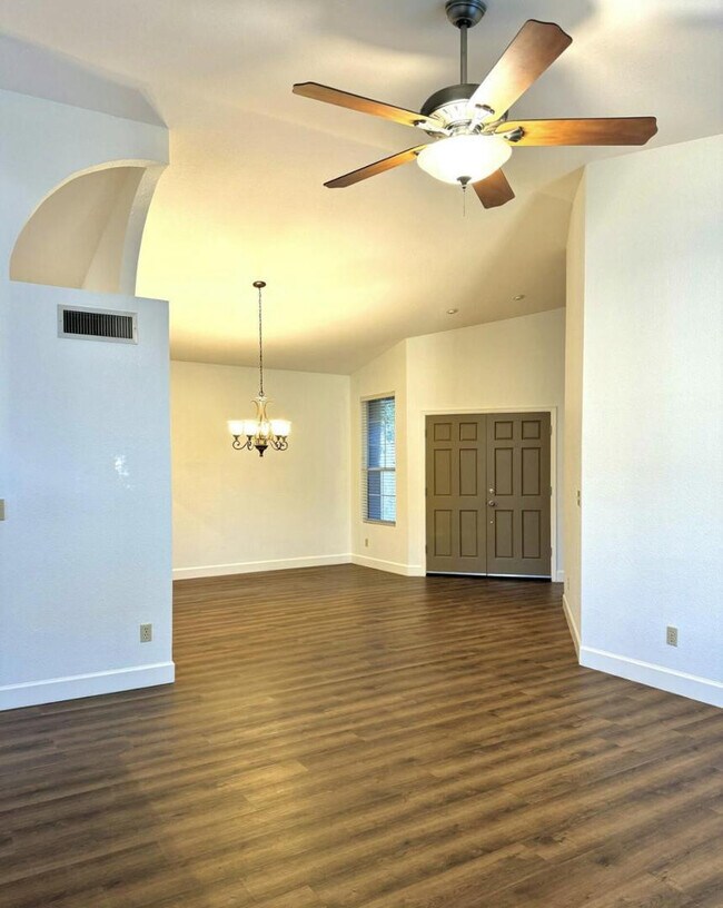 Foto del edificio - 313 W Monte Cristo Ave