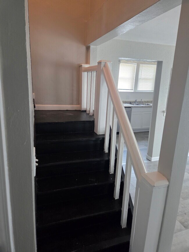 Building Photo - 1801 Jerome Ln