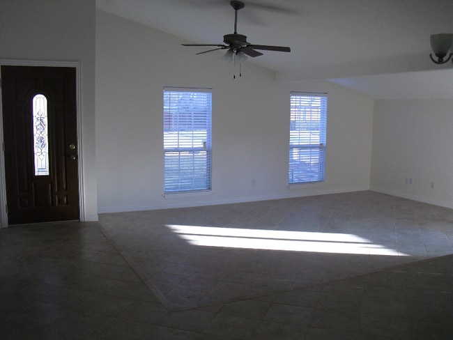 Building Photo - 541 Shadowcrest Ln