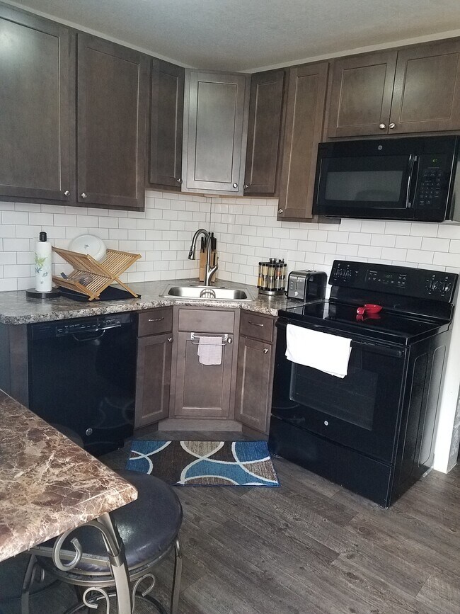 Kitchen - 412 W Genesee St