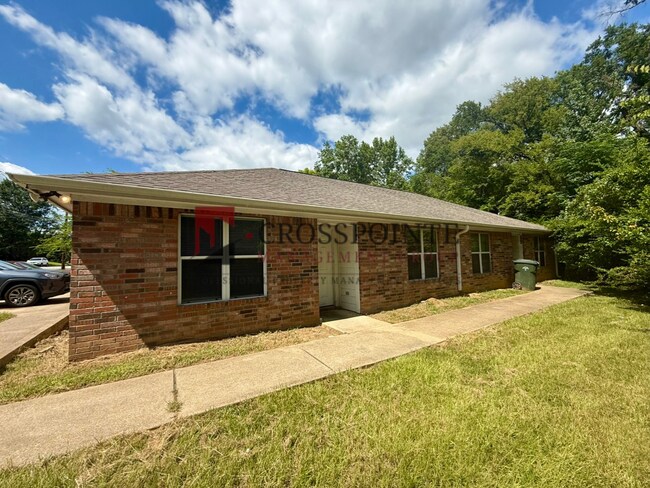 Building Photo - 2215 N Palace Ave