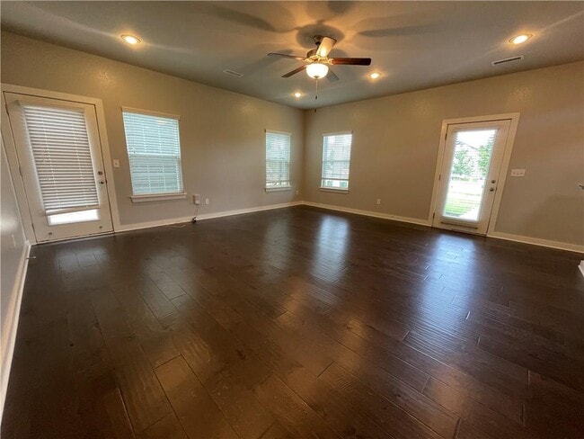 Building Photo - 3915 SW Peachwood Dr