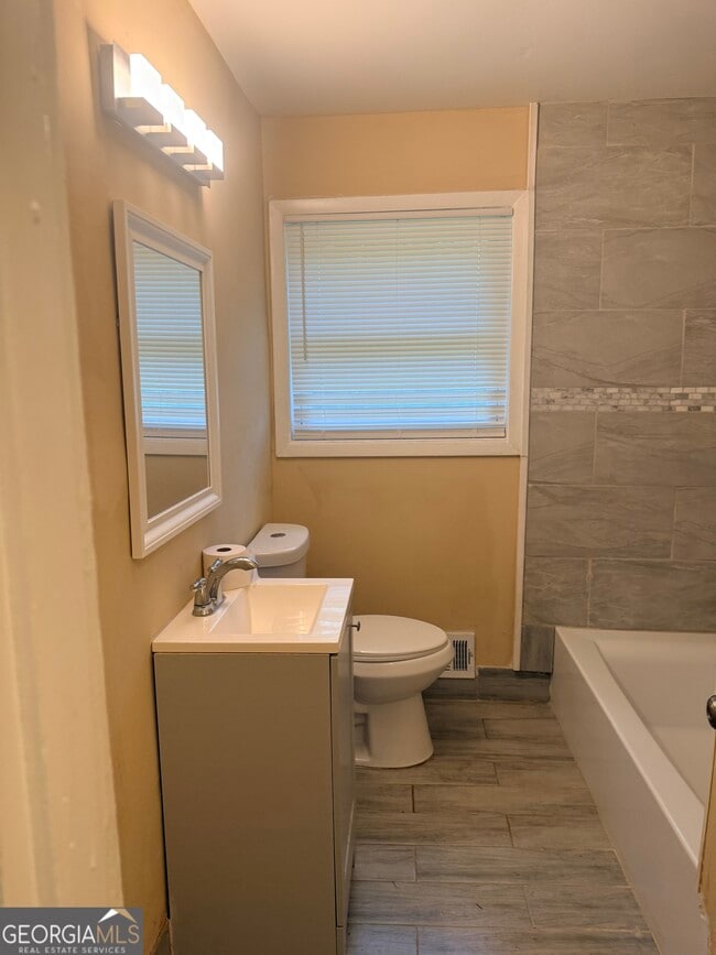 Building Photo - 2019 Claude St NW