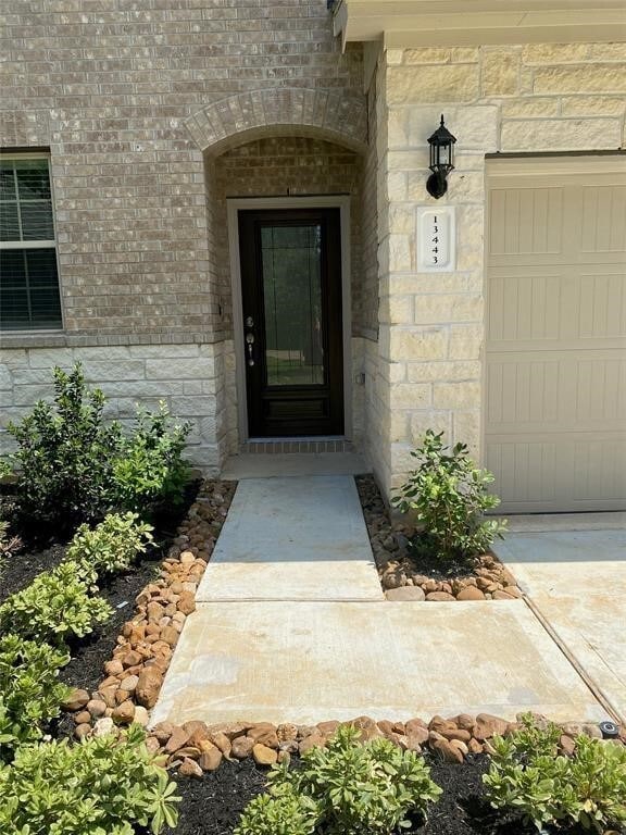 Building Photo - 13443 Greenbrier Dr
