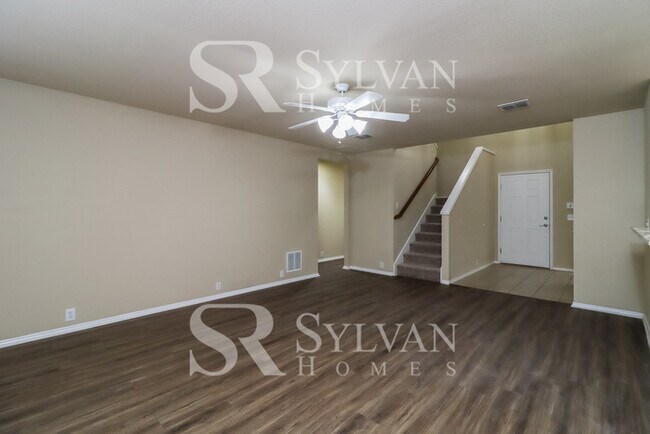 Foto del edificio - Gorgeous 4 bedroom brick colonial!