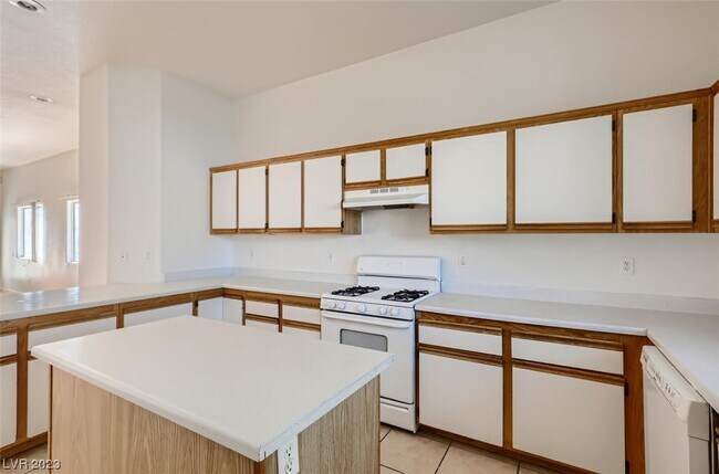 Building Photo - 1679 Marion Bennet Dr