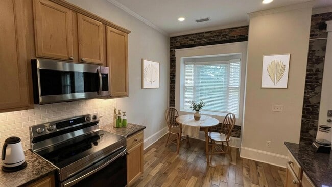 Building Photo - 703 N 4th St