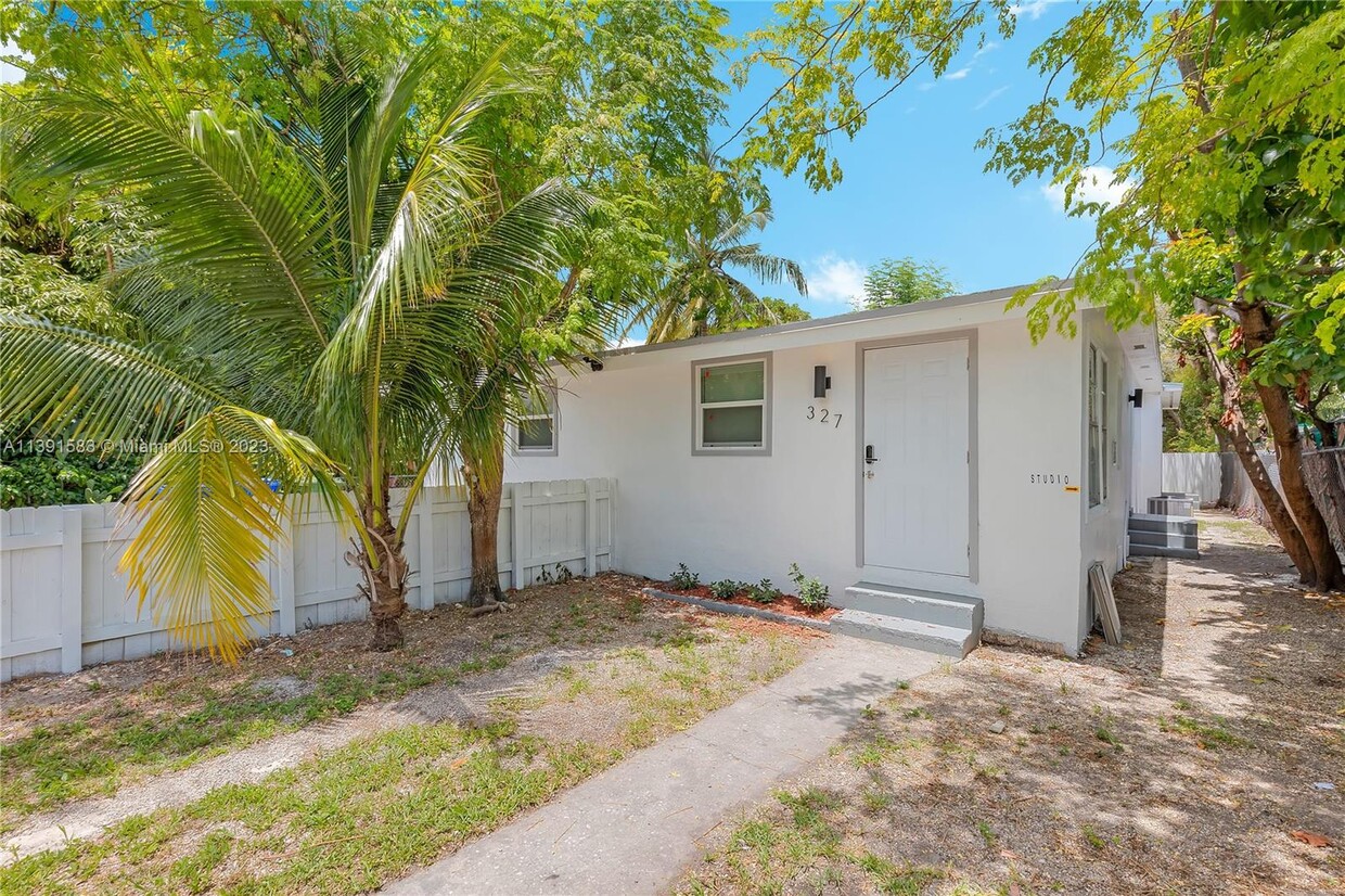 Foto principal - 327 NE 55th St