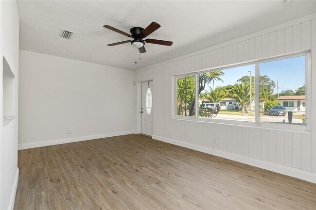Foto del edificio - 540 NE 61st St