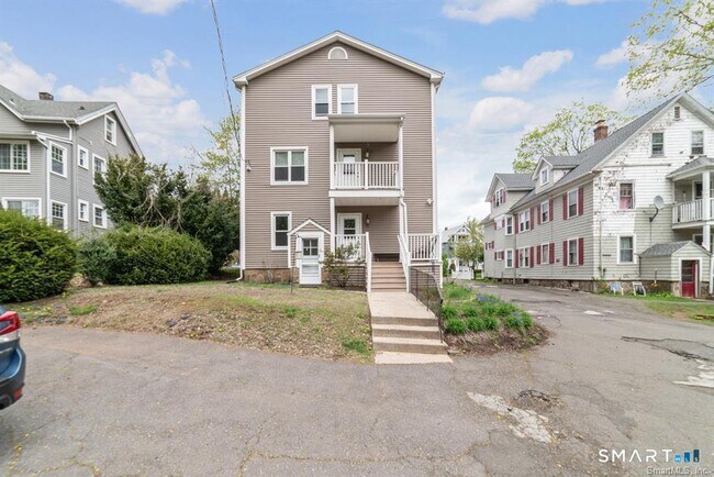 Building Photo - 912 Corbin Ave