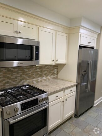 Building Photo - 523 Eastbrooke Ln