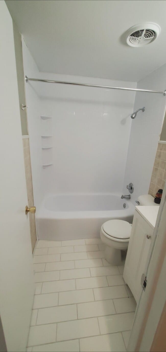 Bathroom - 16560 Honore Ave