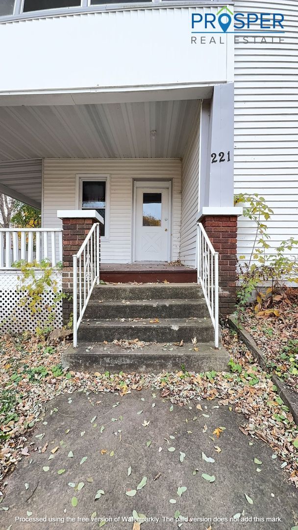 Building Photo - ST221X