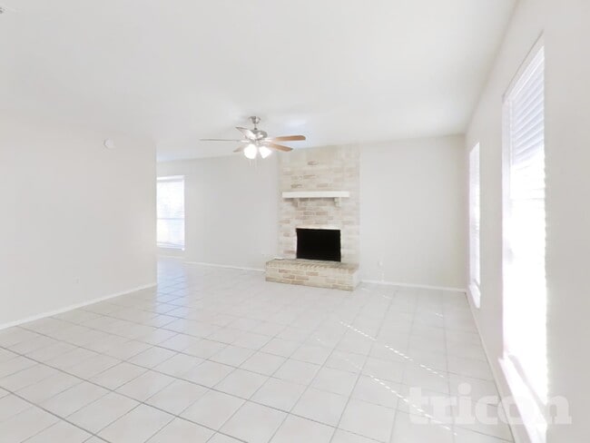 Building Photo - 4615 Tealgate Dr