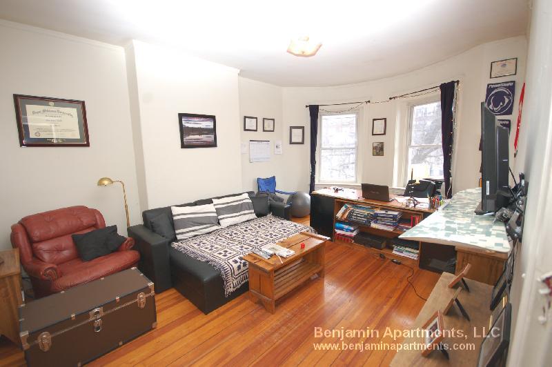 Primary Photo - 1383 Commonwealth Ave
