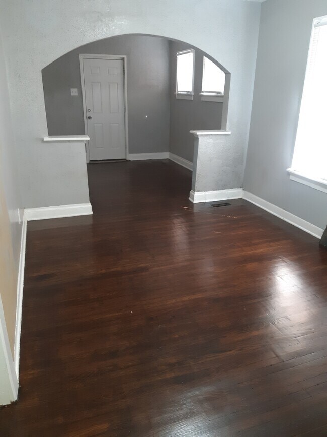Comedor - 6002 Shulte Ave