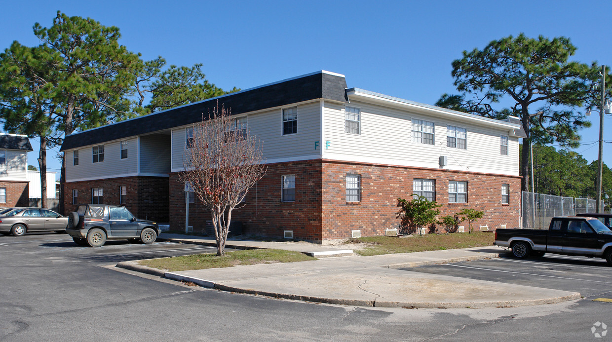 Primary Photo - Royal Arms Garden Apartments