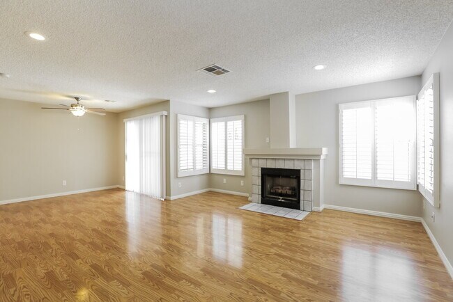 Building Photo - 4136 N Glenfield Cir