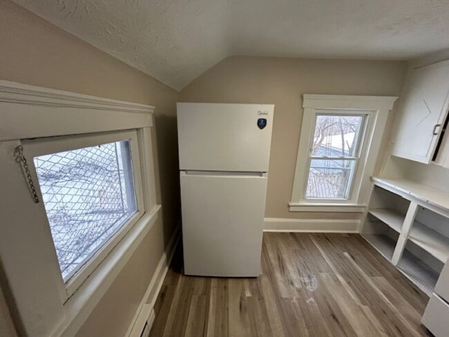 Building Photo - 518 Lake Ave