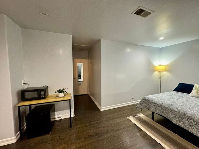 Foto del edificio - 2088 Cypress Ave