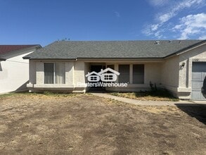 Building Photo - 1422 E Carson Rd