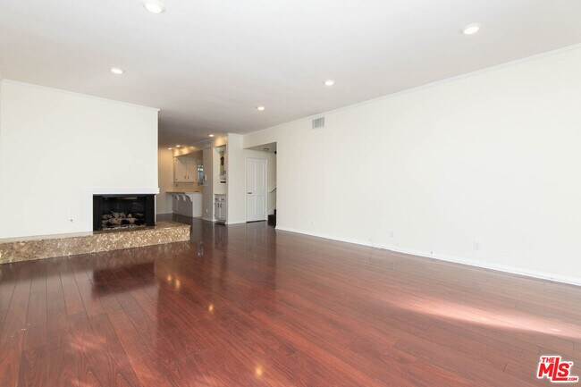 Building Photo - 4441 Cahuenga Blvd