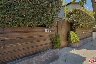 Building Photo - 835 Superba Ave
