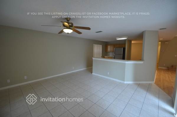 Building Photo - 2432 SW 161st Ave