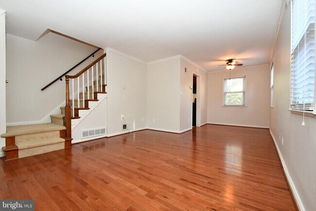 Building Photo - 2206 Farrington Ave