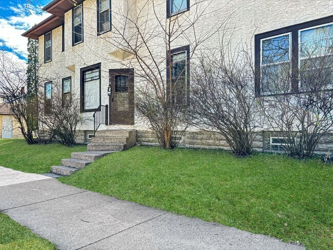 Foto del edificio - 1019 W 31st St