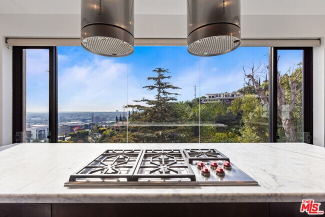 Foto del edificio - 8460 Harold Way