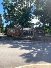 Building Photo - 654 East Ave