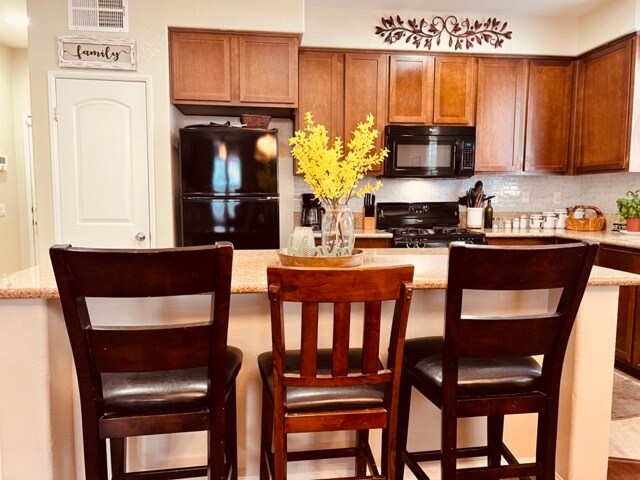 Breakfast Bar - 1516 San Borja St